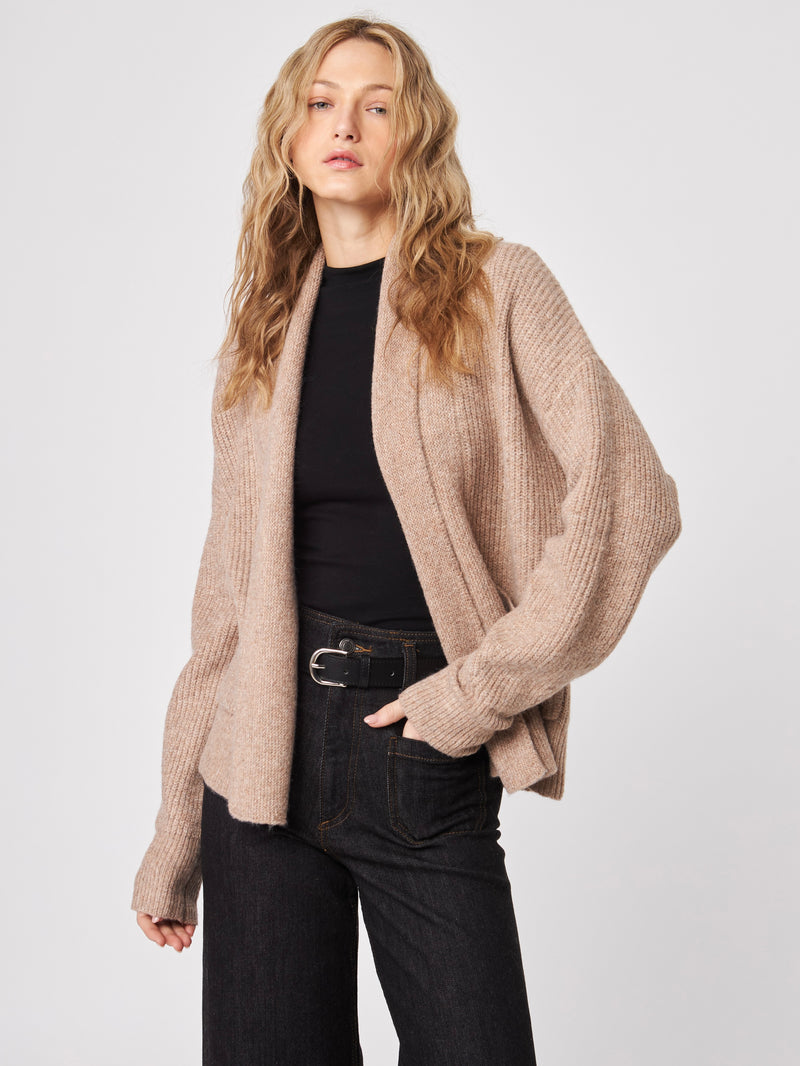 Noah Cardi in Latte