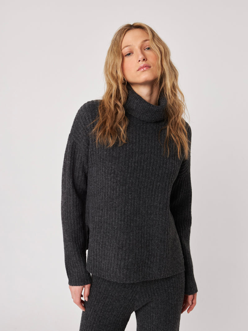 Jett Ribbed Knit Turtleneck in Carbon