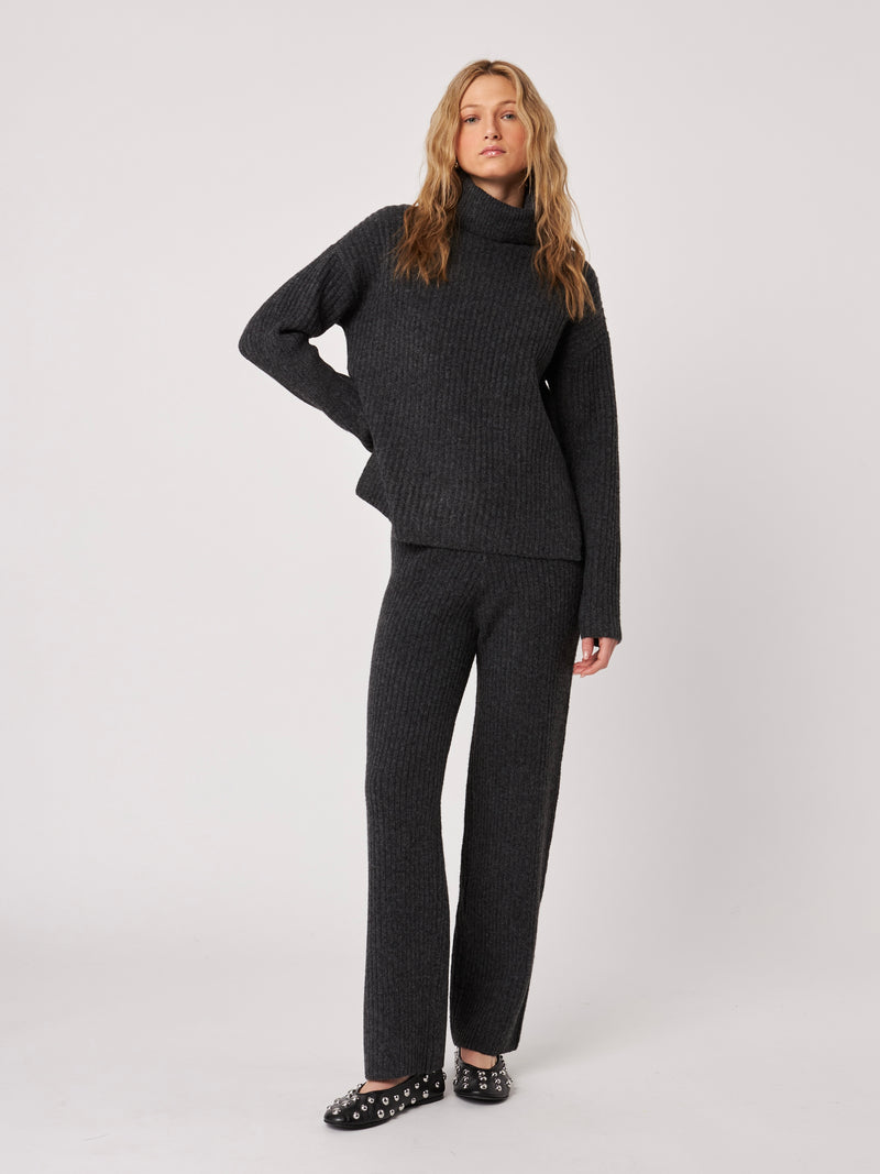 Jett Ribbed Knit Turtleneck in Carbon