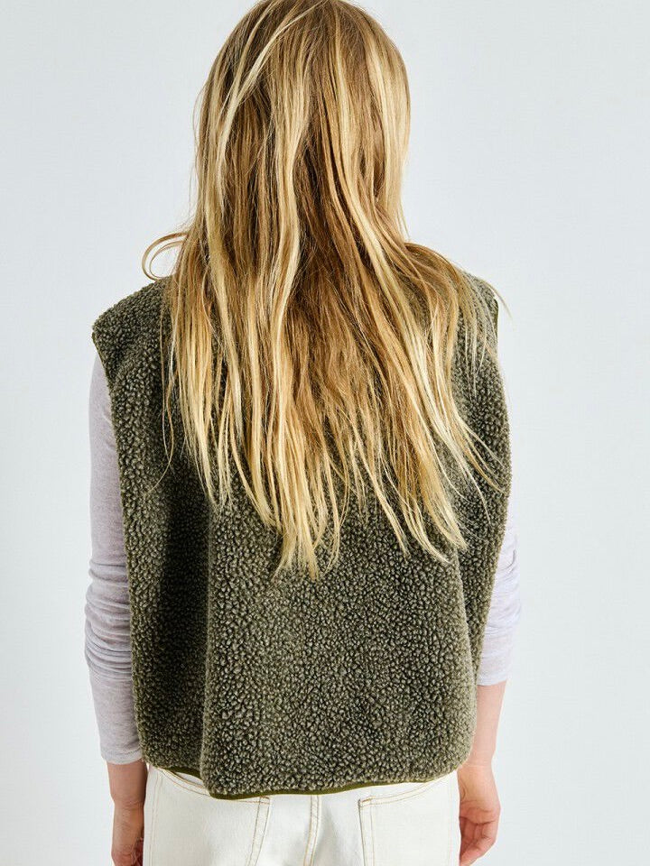 Hoktown Sherpa Vest in Varan Chine