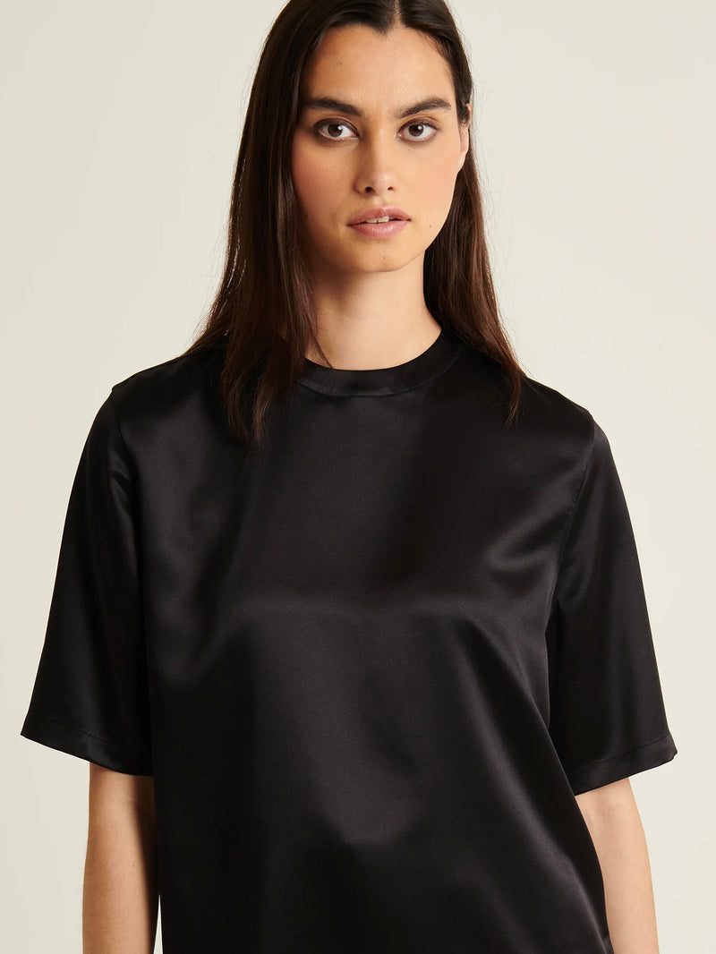 Silk Relaxed Tee in Black