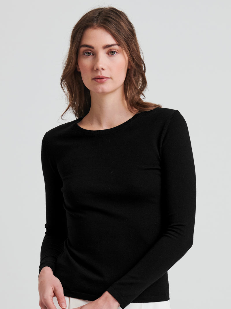 Xfine Merino Wool Fitted Crew in Black