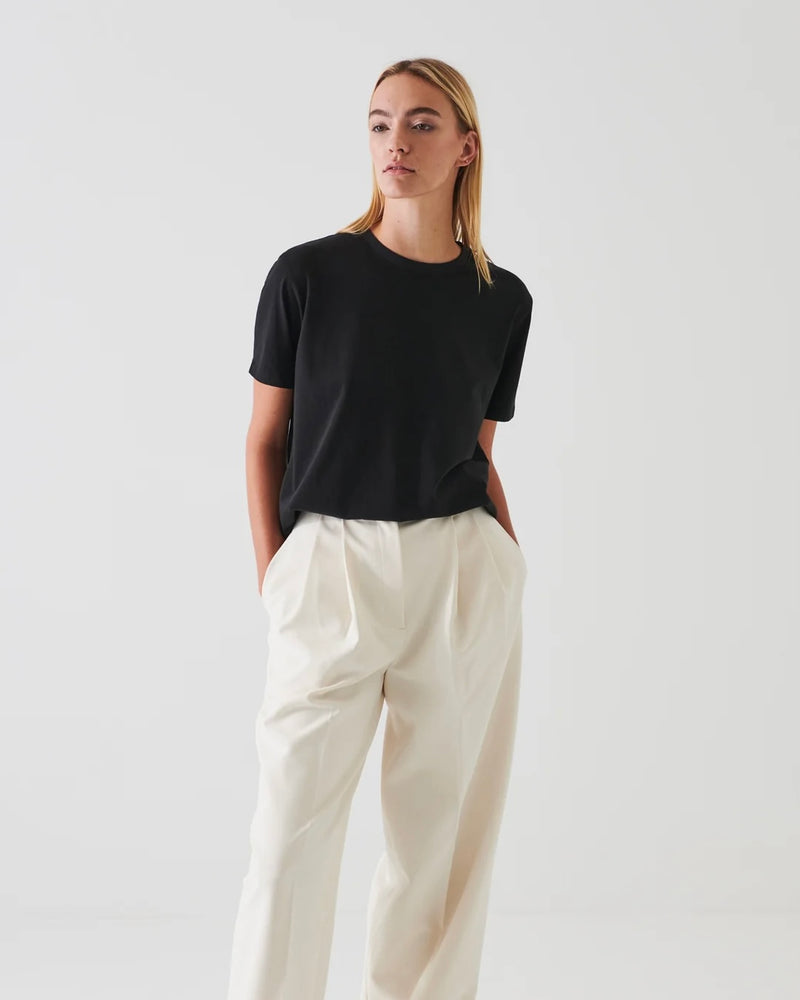Iconic Boyfriend T-Shirt in Black